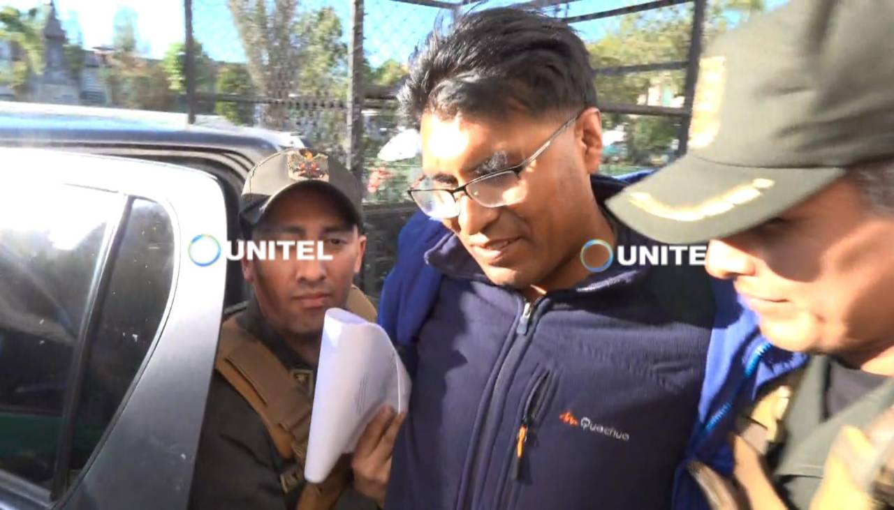 En medio de resguardo policial, Nilton Condori ingresa a San Pedro para cumplir detención preventiva