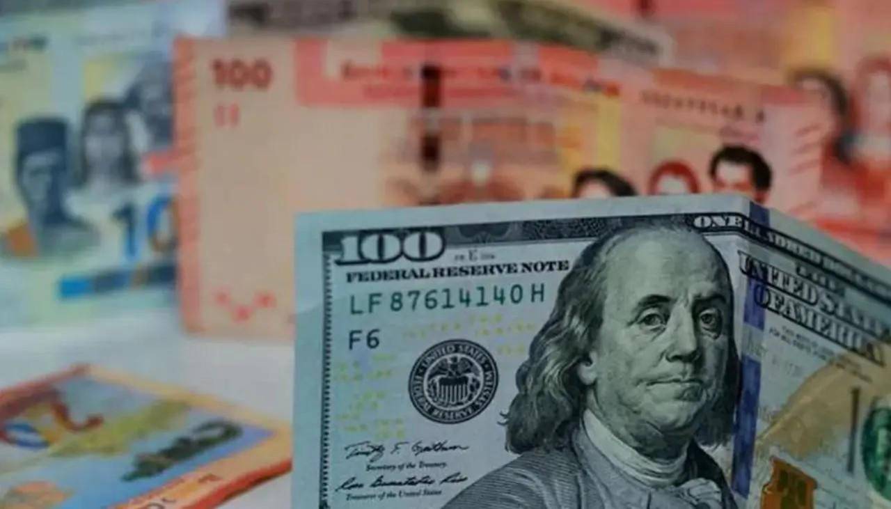 El dólar oficial para el fin de semana y el lunes se cotiza en Bs 12,05
