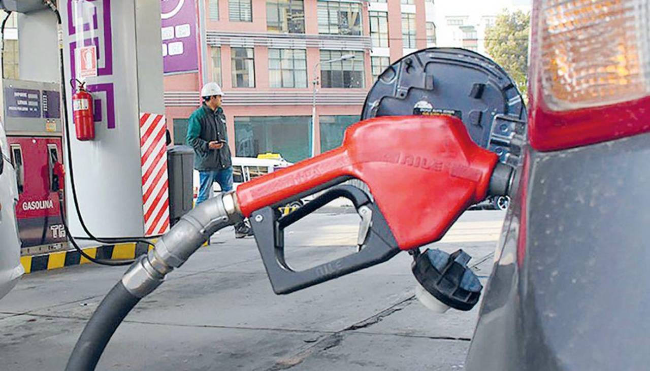 Asosur: La importación de combustible a cargo de surtidores se frena por la burocracia y la falta de seguridad jurídica