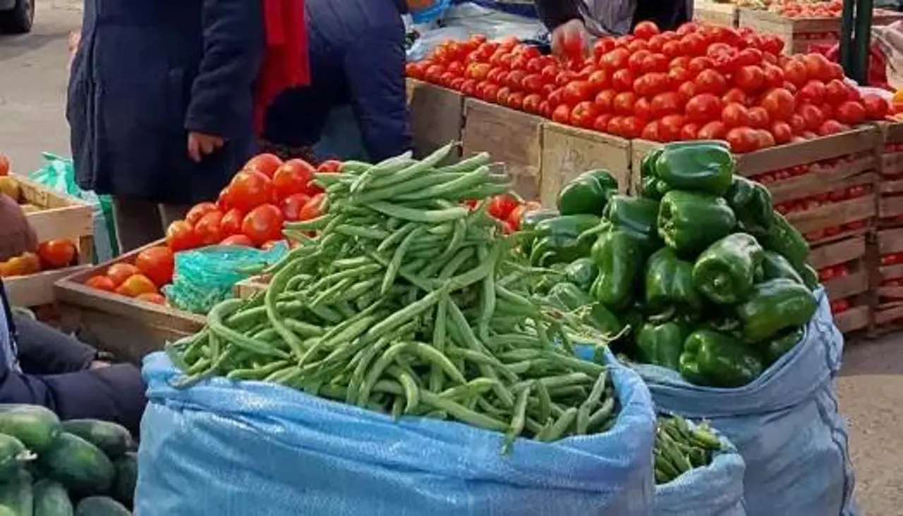 Bajan los precios de algunas verduras en el mercado Rodríguez de La Paz