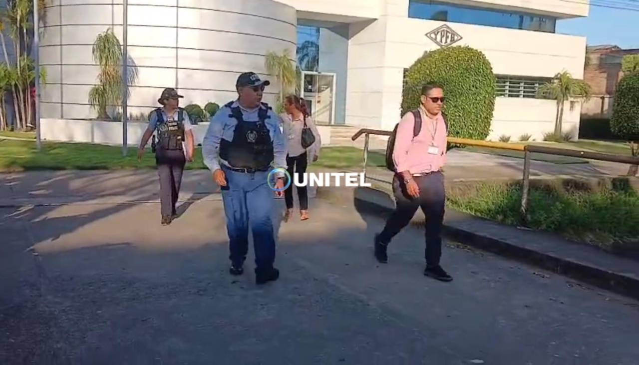 Gasolina basura: Ejecutan dos allanamientos en busca de la directora jurídica de YPFB Andina