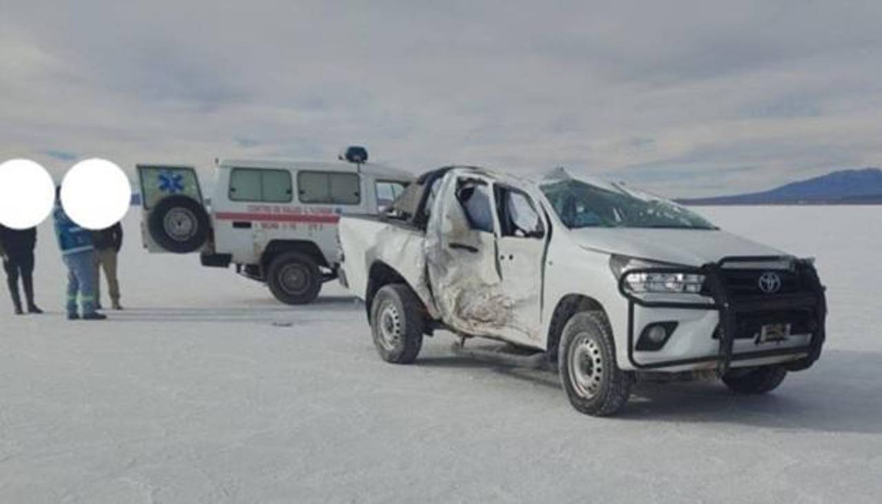 Choque entre dos vehículos en el Salar de Uyuni deja al menos siete heridos, según reporte
