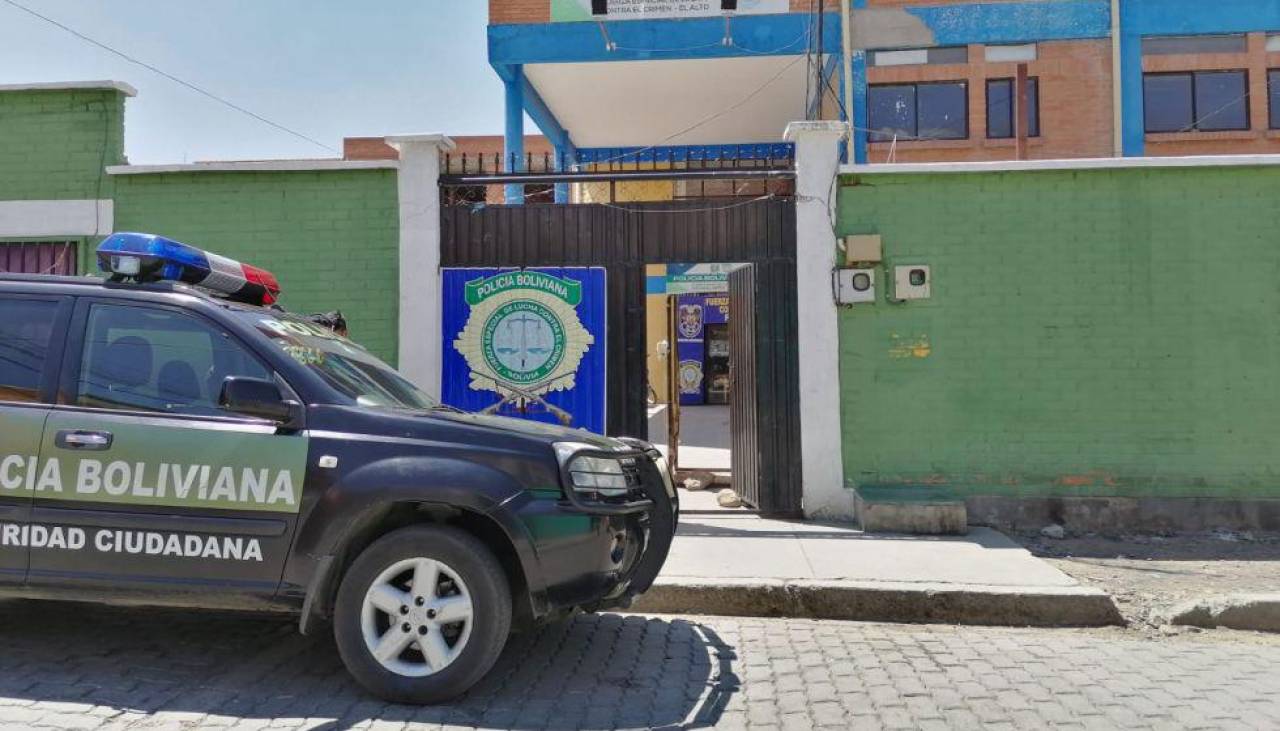 El Alto: Tres hombres y una mujer son acusados de cogotear a pasajeros que subían a minibús 