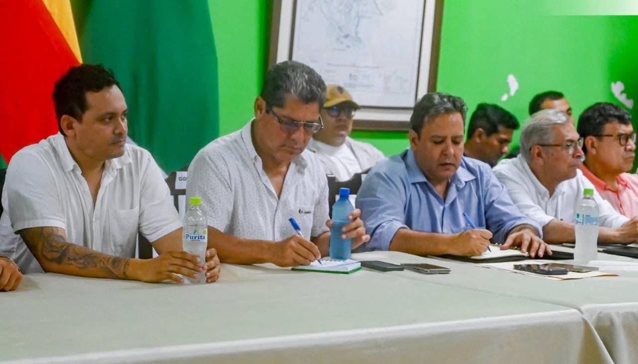 “No hay diésel. Ni a Bs 9,80 ni a Bs 18”: transportista encara a presidente de YPFB en Beni 