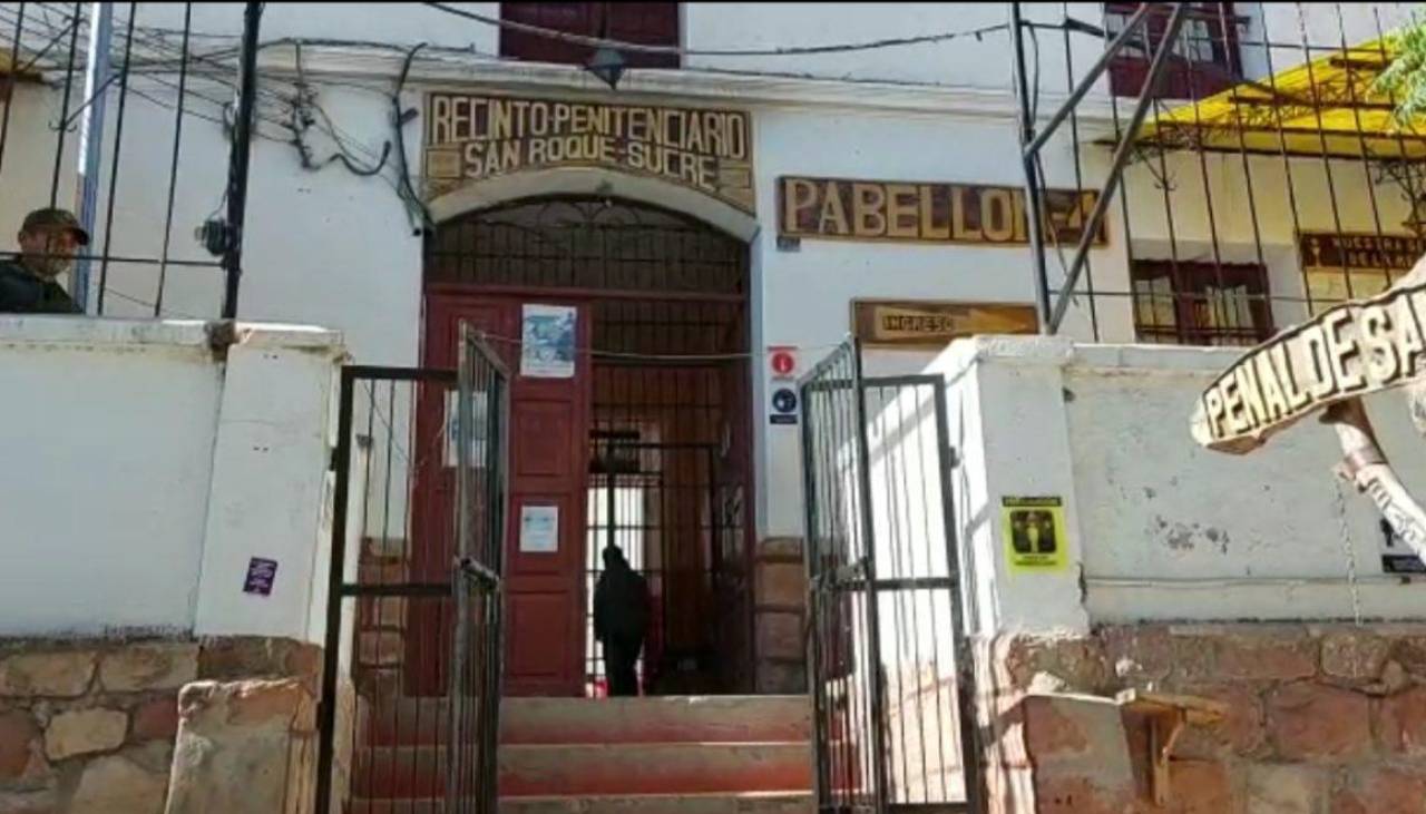 Un hombre apuñaló a su pareja delante de su exnovia 