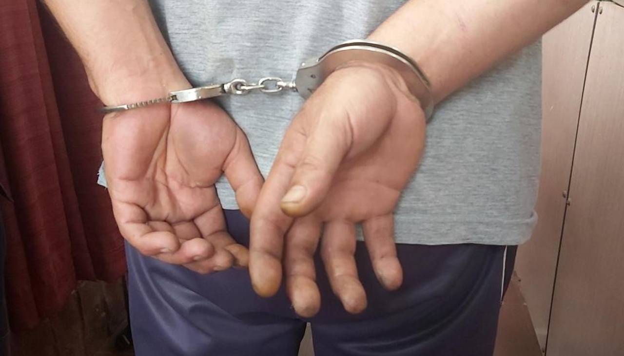 El sujeto que disparó a una madre y a su hija es la expareja de la víctima, a quien ya había amenazado