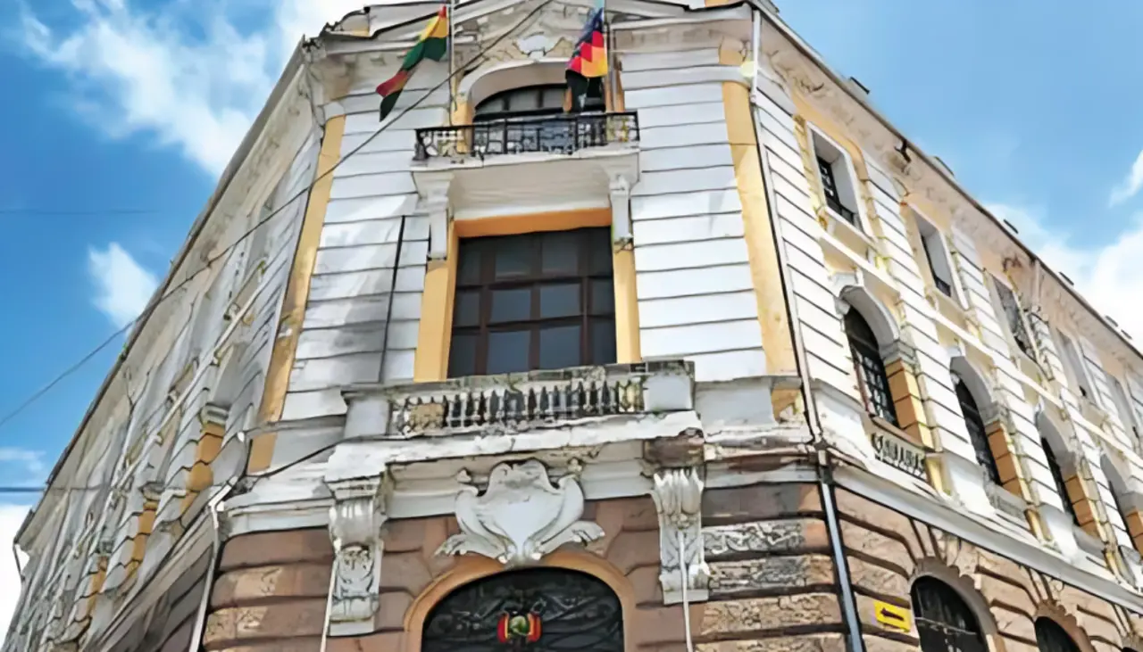 Cancillería señala que procesa renuncias en el servicio exterior y confirma salida de Héctor Arce de la OEA