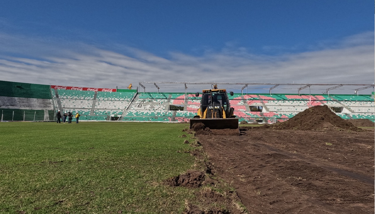 Se presupuesta $us 700.000 para el campo del Tahuichi, pero el dinero de la Conmebol aún no llegó, señala la Gobernación