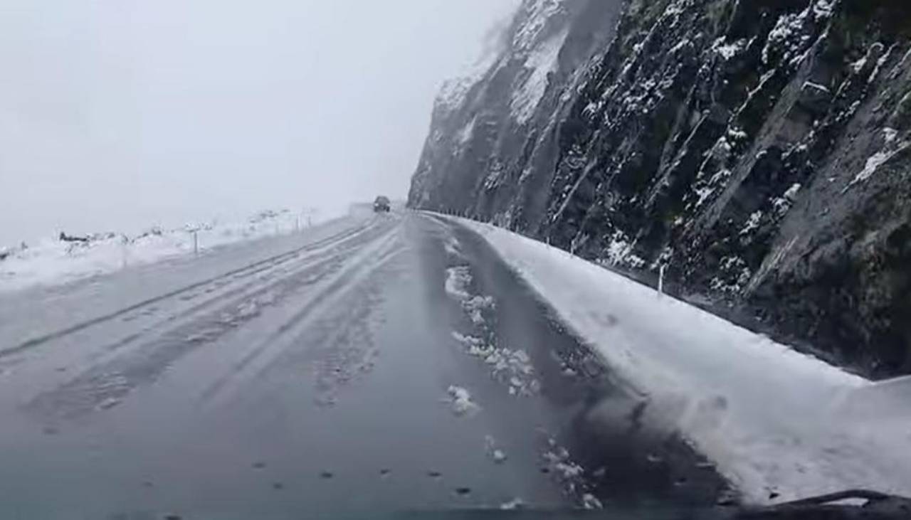 Trágico accidente: Un muerto y varios heridos tras la caída de una camioneta a un barranco en los Yungas