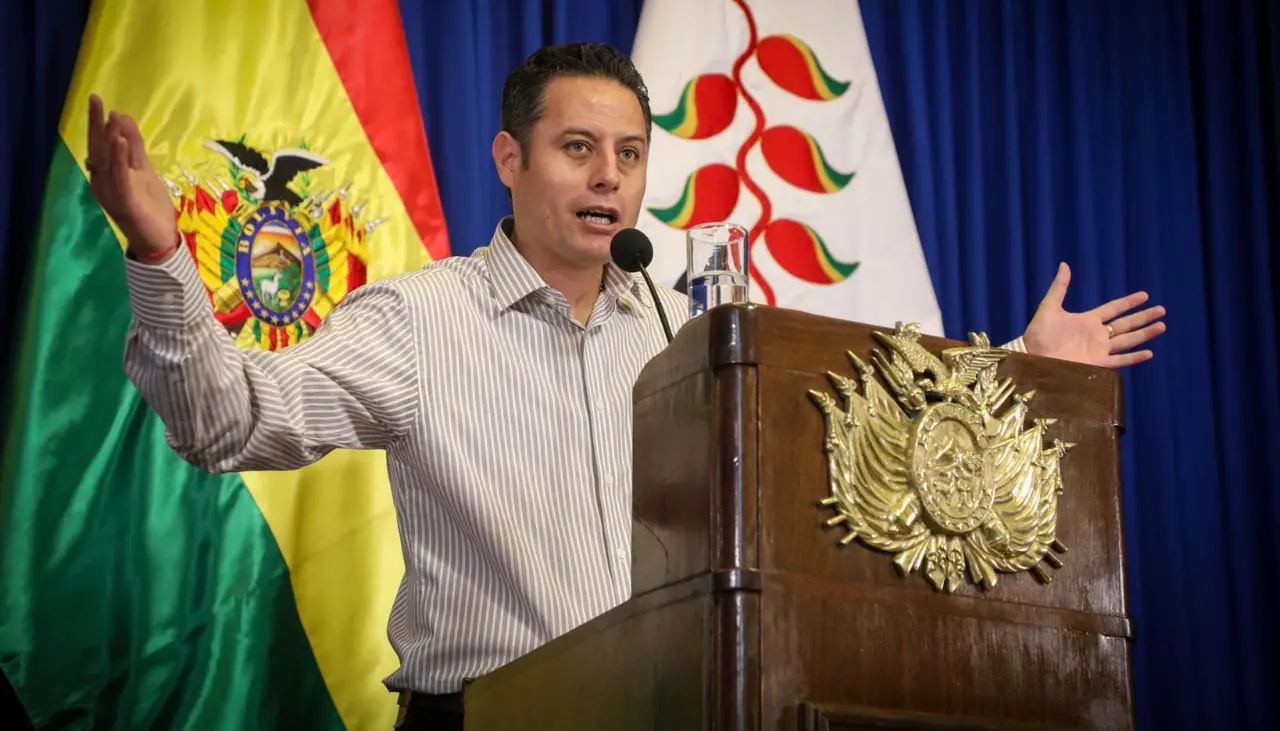 Lara dice que en 20 años se habló de discursos ecológicos mientras se promovían los avasallamientos