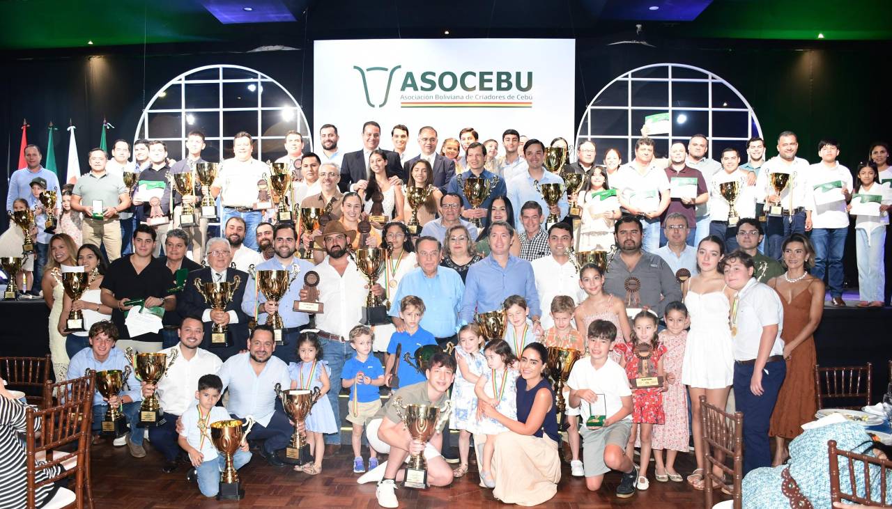 Santa Cruz: Asocebú premia a los mejores y entrega el galardón ‘Cebú de Oro’ a referentes de la ganadería cebuina