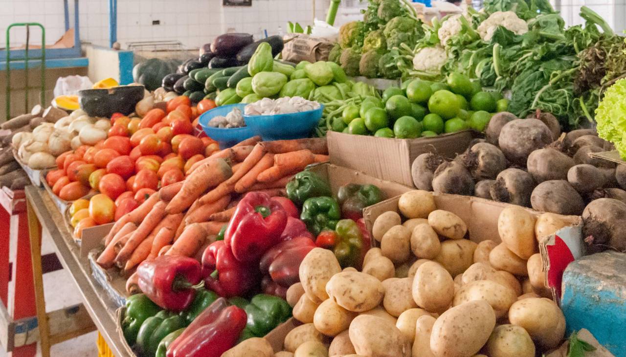 Verduras se encarecen en el eje central mientras que el huevo y el queso presentan una baja en mercados cruceños