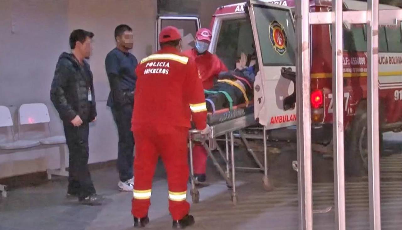 Hombre se defiende de asalto y apuñala a su atacante con su propia arma