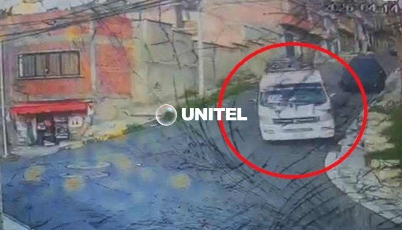 Video: A gran velocidad, así descendió el minibús accidentado en La Paz