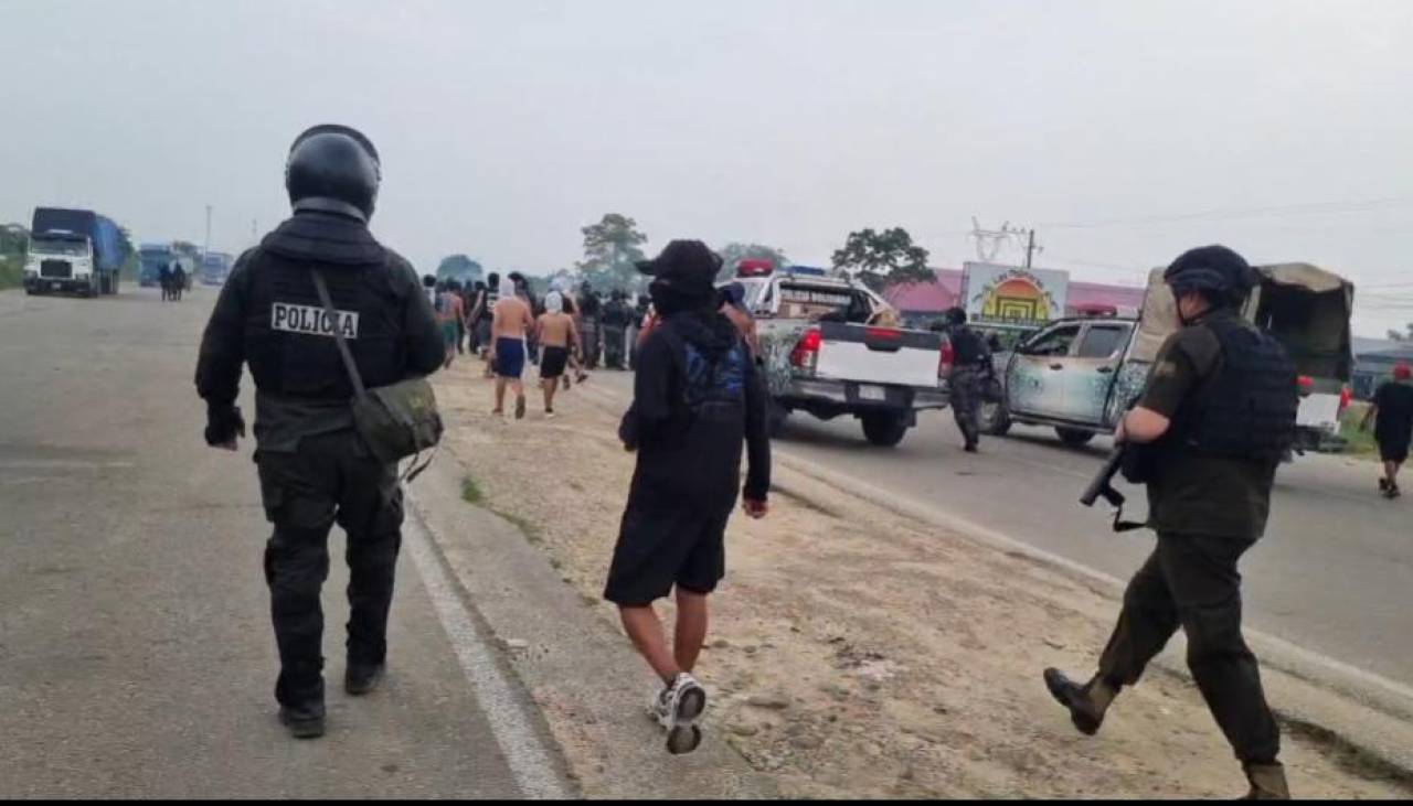 “Grupos paramilitares armados” ejecutan desbloqueo en la ruta nueva Cochabamba - Santa Cruz, denuncia Evo