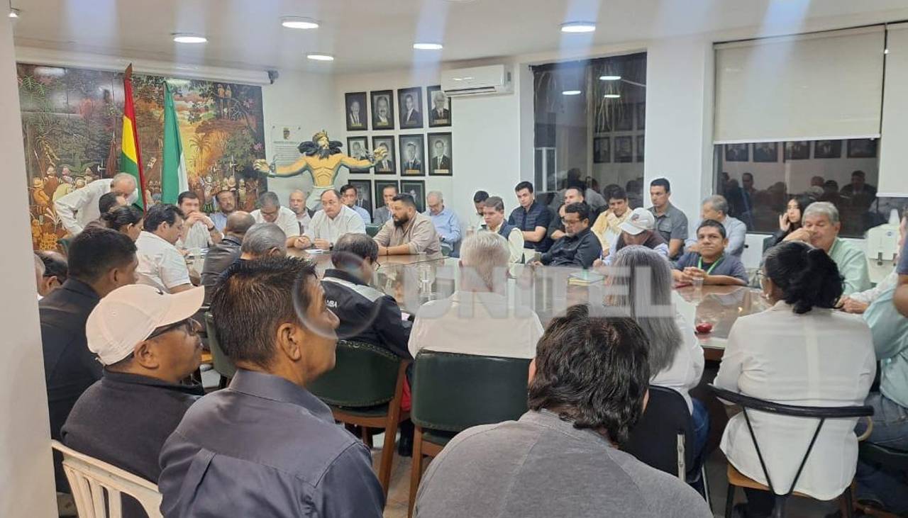 “Lo que no se puede cortar es la democracia”: Asamblea de la Cruceñidad se reúne este lunes frente a los bloqueos