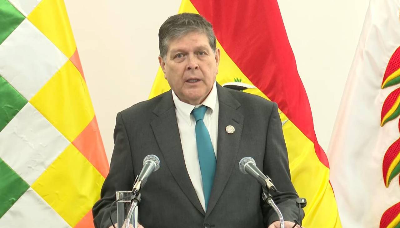 Ministro Blanco sobre decreto de diésel: “Lo único que estamos haciendo es sincerar el precio”