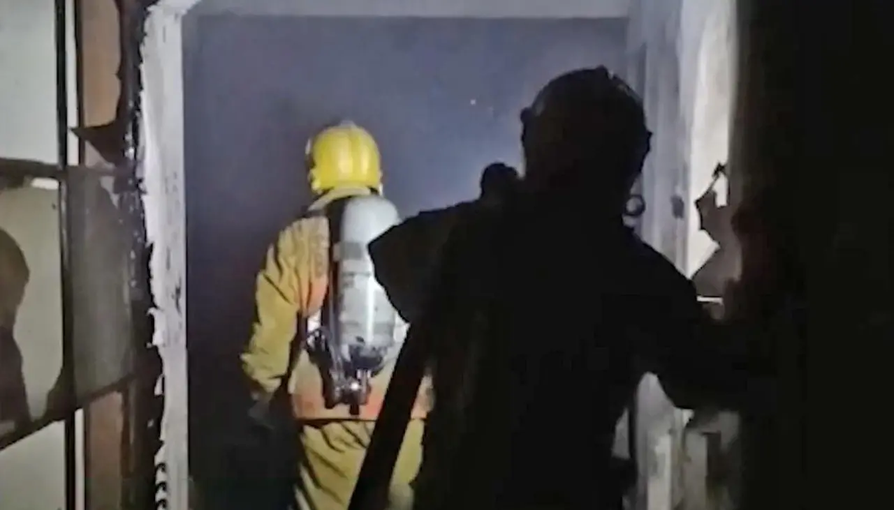 Incendio consume al menos dos ambientes de la vivienda de una adulta mayor en Cochabamba 