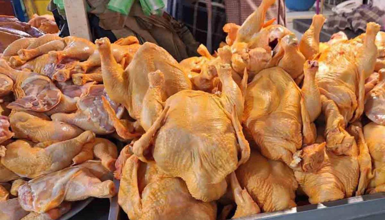 Precio del pollo, ¿en cuánto se vende el kilo en Santa Cruz este viernes?