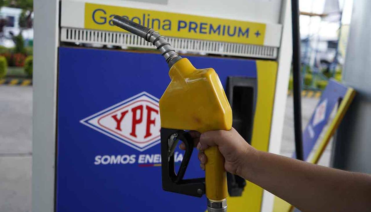 “Dejar importar a privados sin pasar por YPFB”: Analista propone salida a crisis de combustible