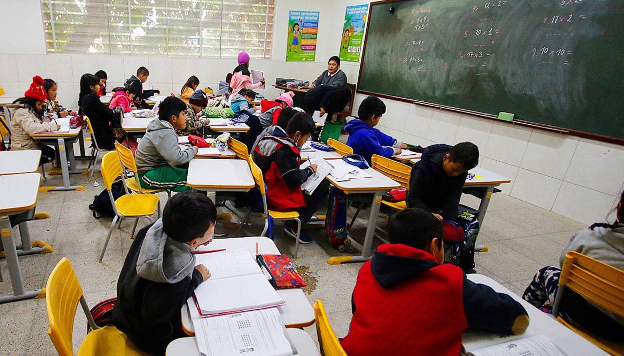 Maestros Urbanos califican de “improvisada” la campaña de vacunación que posterga el retorno a clases en Santa Cruz