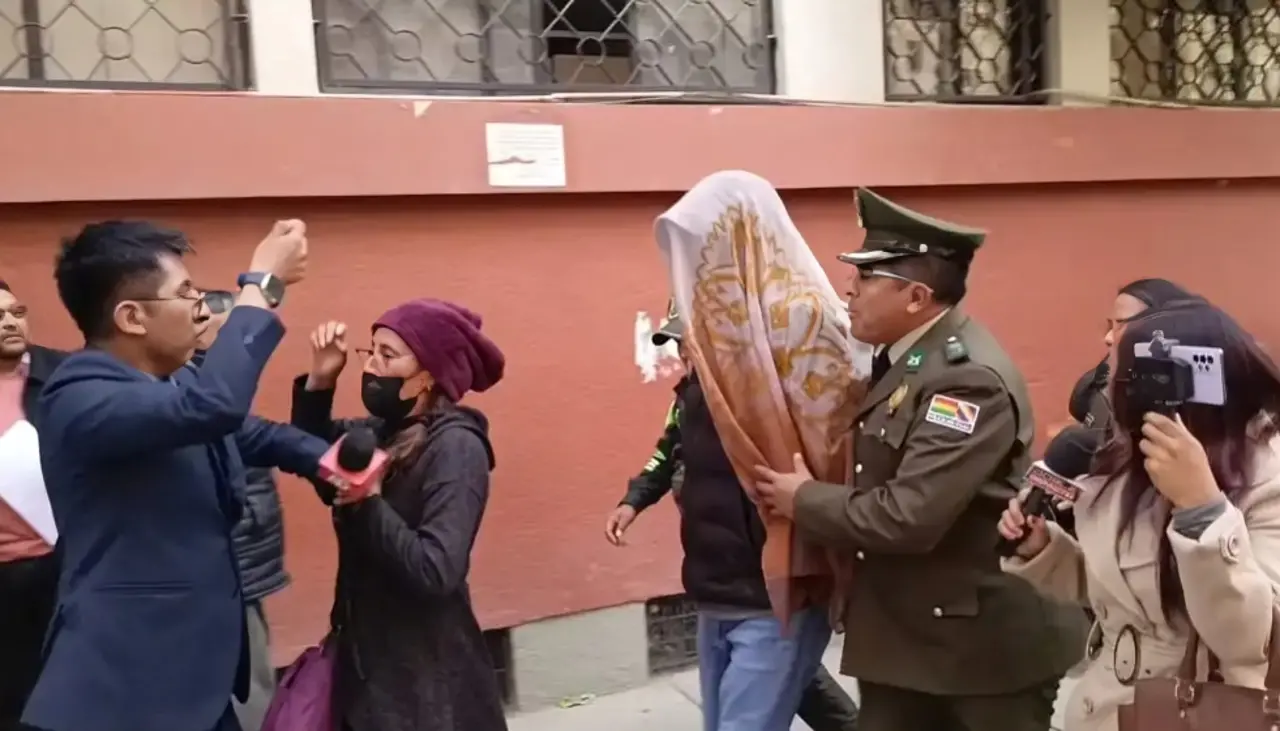 Director de la Alcaldía de Oruro es acusado de pedir Bs 15.000 a profesor denunciado de abuso sexual para favorecerlo, dice la Policía 