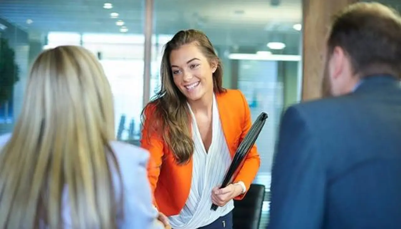 Pidió retrasar una hora la entrevista de trabajo que costó conseguir y recursos humanos le dio dos opciones 