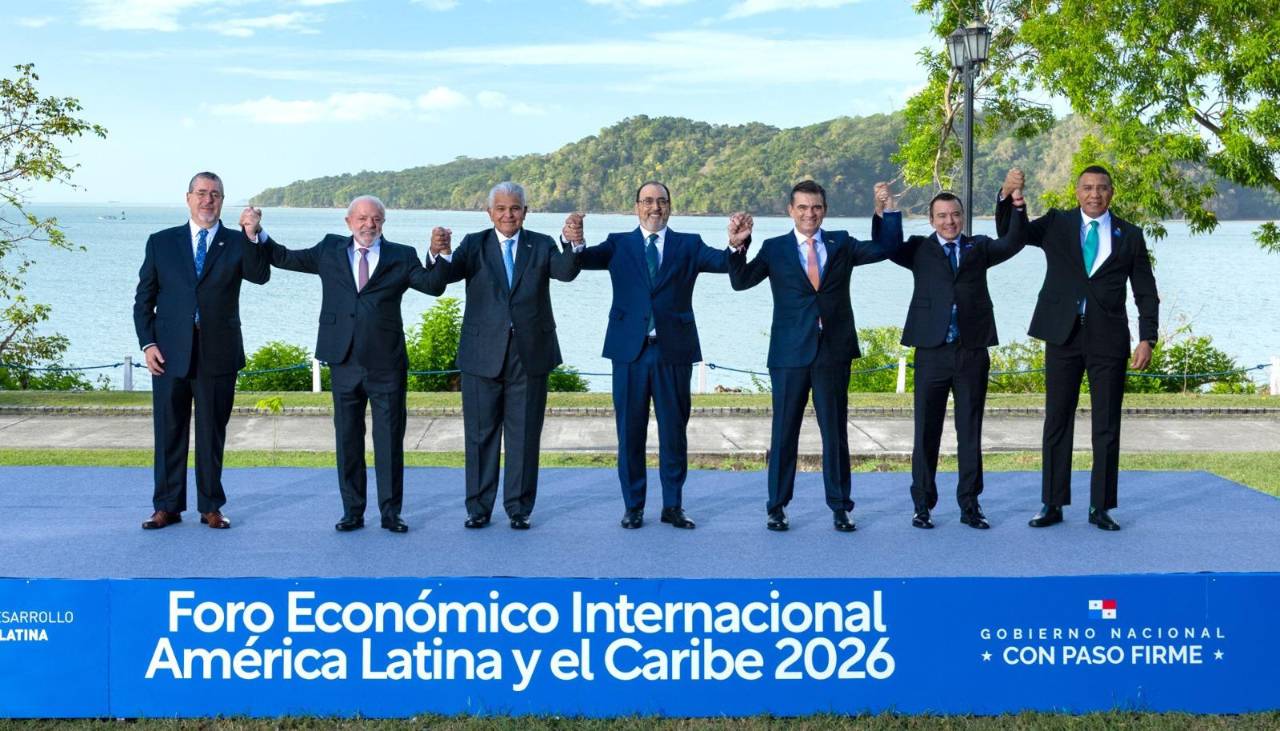 Se desarrolla el Foro económico en Panamá que reúne a presidentes de ocho países latinoamericanos