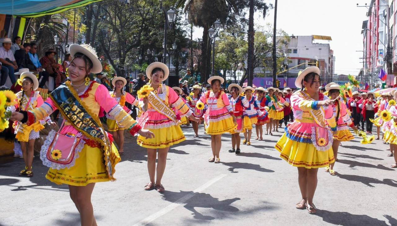 Fraternidades brillan en la entrada autóctona de Urkupiña