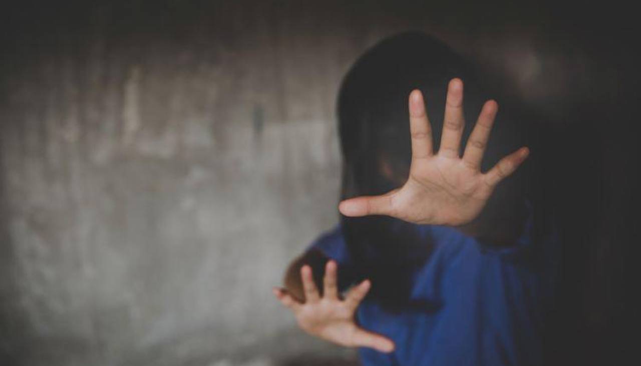 Dictan detención preventiva para la escolar que apuñaló a su compañera en un colegio en Santa Cruz