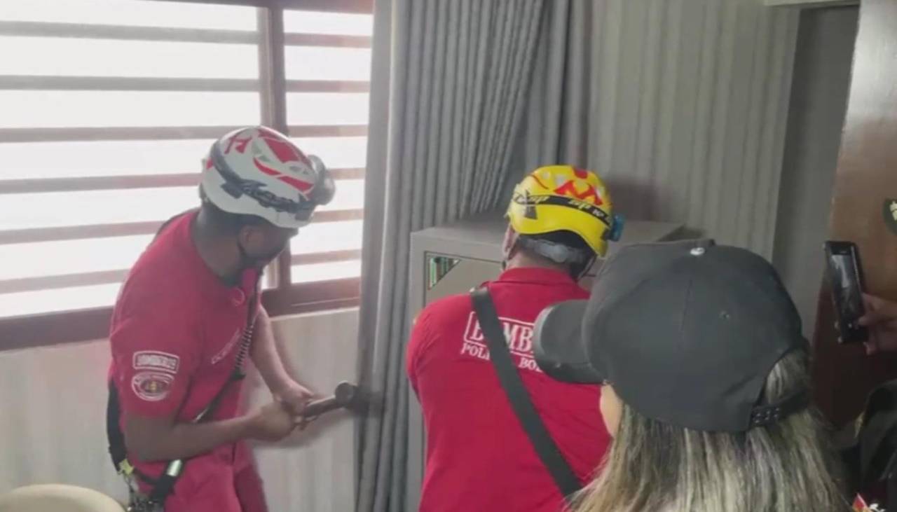 Hallan caja fuerte tras una puerta secreta dentro de una casa; se indagan vínculos con Mariaca