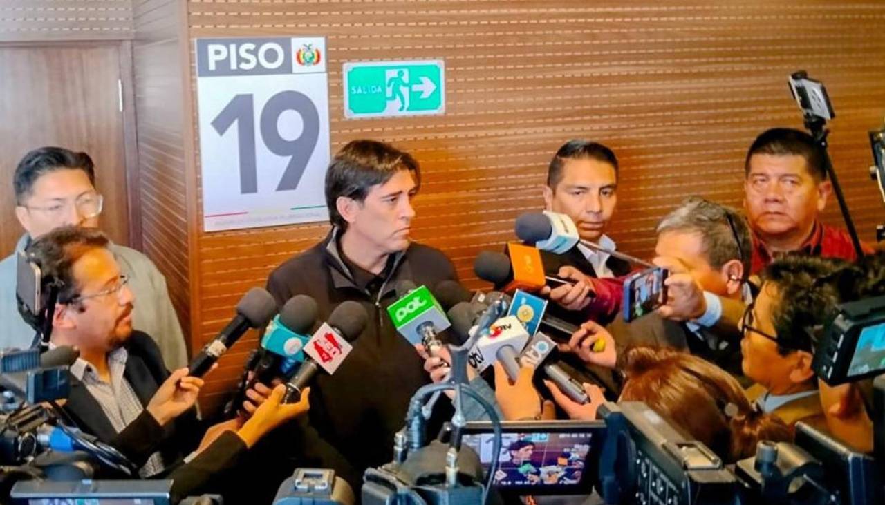 Diálogo clave: el Gobierno espera a los choferes en la Casa Grande del Pueblo; la dirigencia exige la presencia de Paz