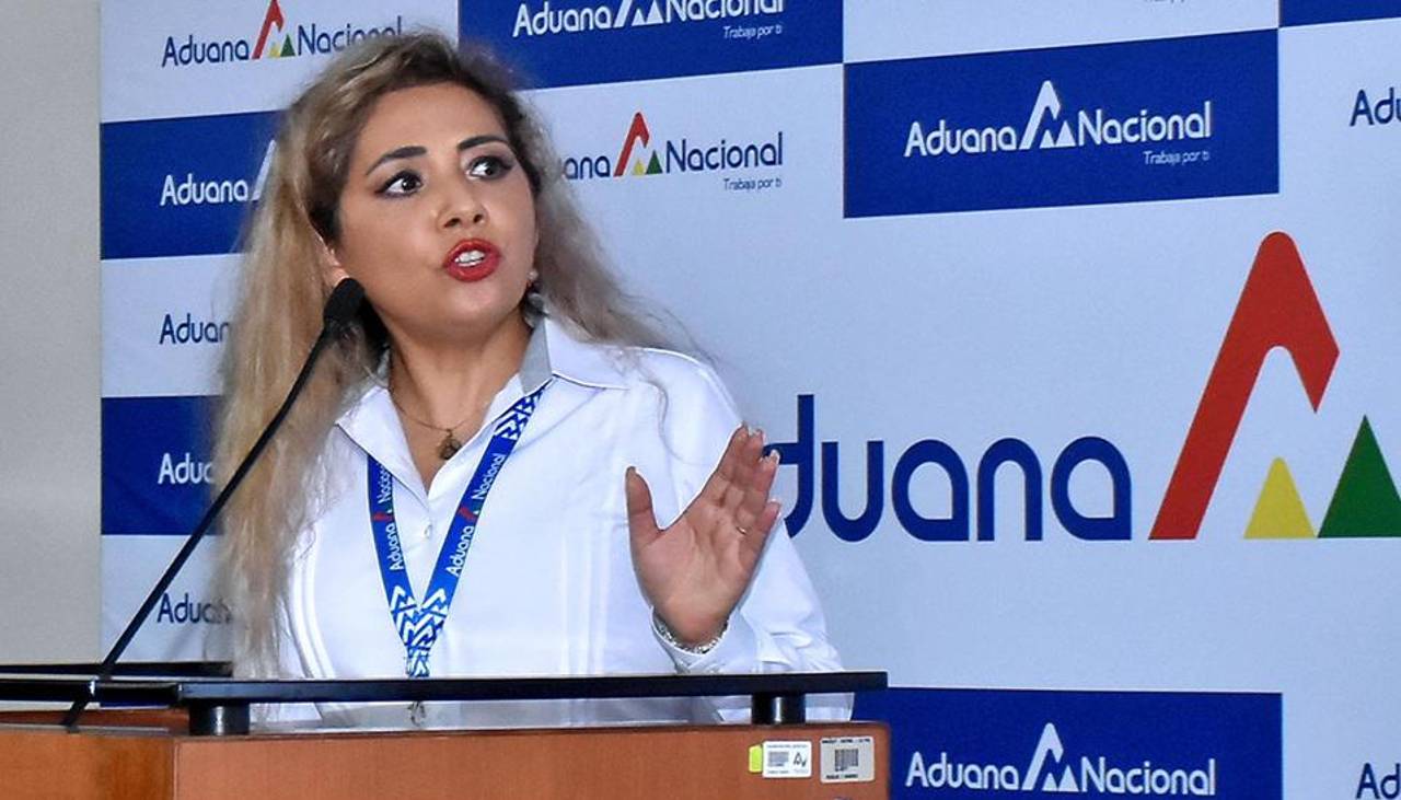 Emiten orden de aprehensión contra Karina Serrudo, expresidenta de la Aduana Nacional