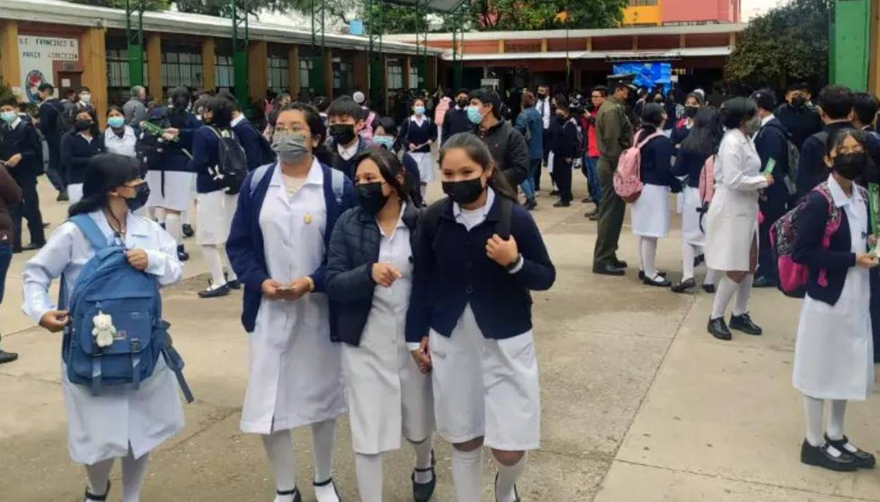Con barbijo obligatorio, así será el retorno a clases en colegios de Cochabamba 