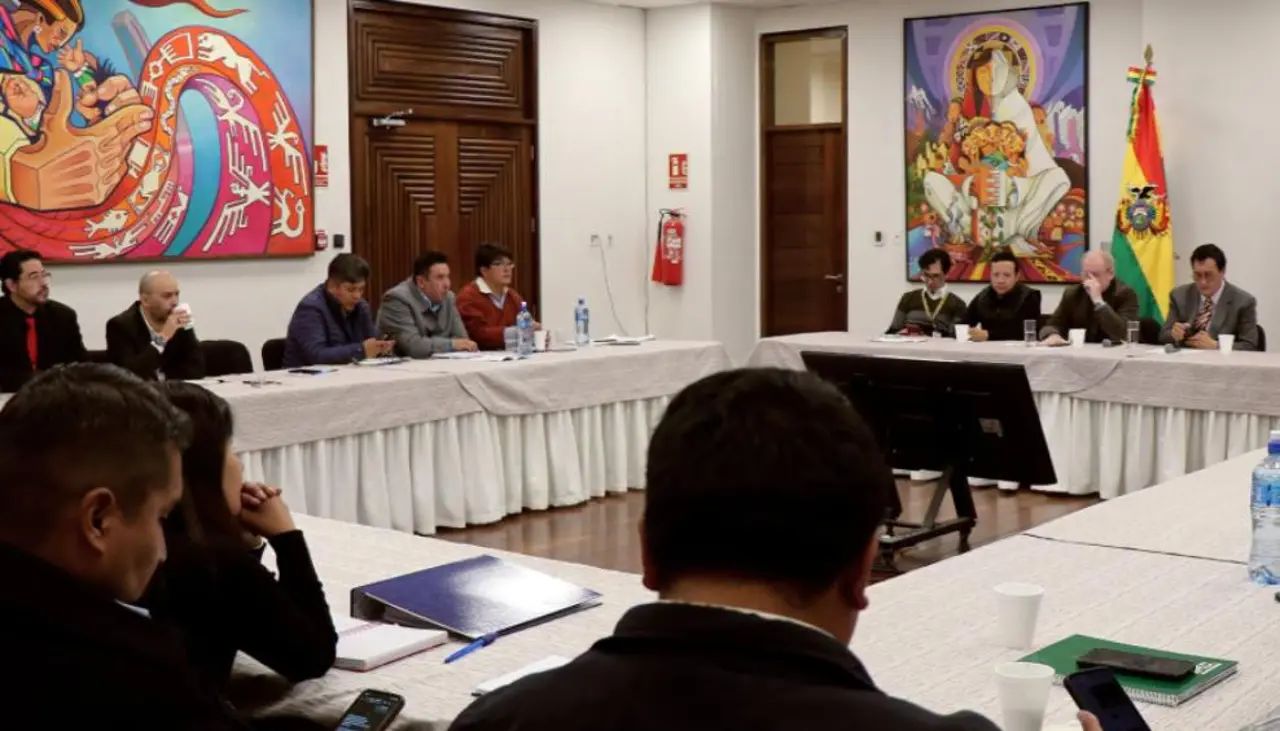 Gobierno y municipios se reunieron en mesa técnica para encaminar el 50-50 y abordar otros temas