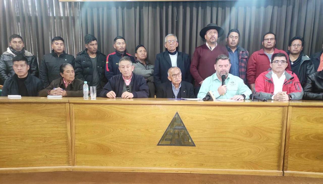 Agropecuarios y parlamentarios electos de Oruro firman pacto por la producción y la gobernabilidad