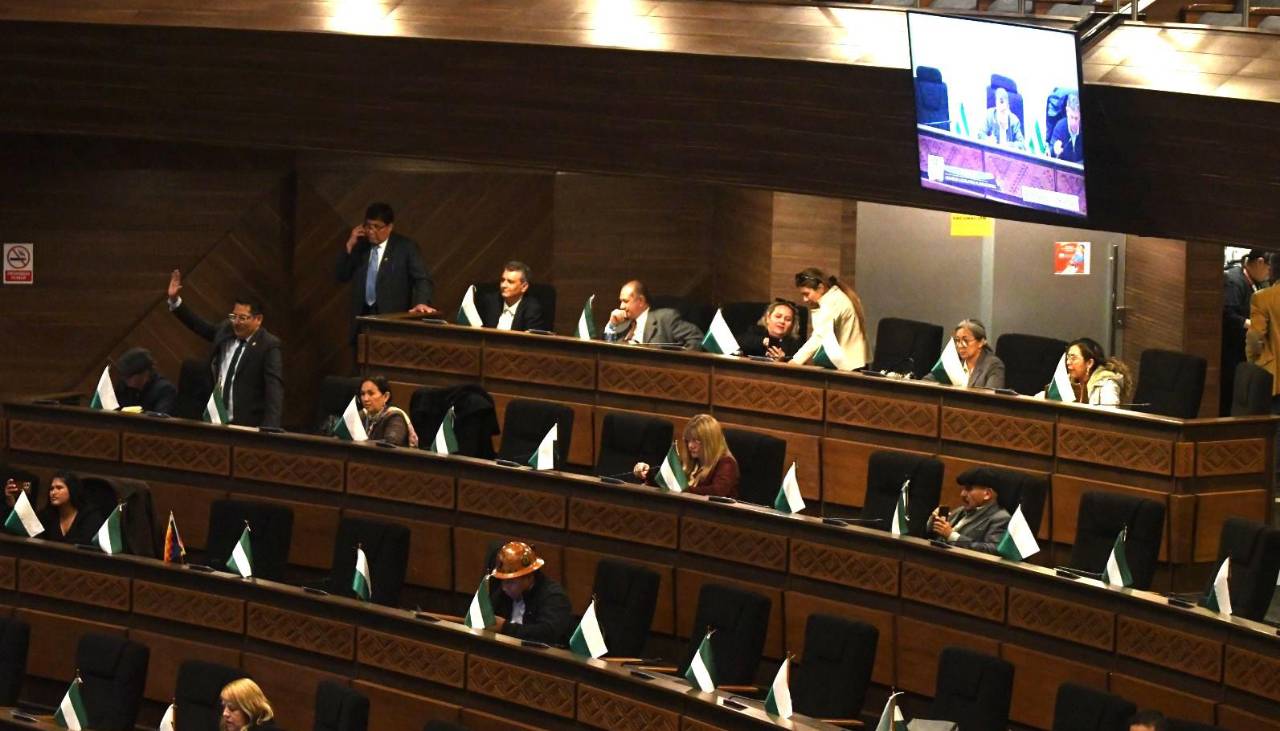 Cívicos piden publicar la lista de parlamentarios cruceños que votaron a favor de la ampliación del Estado de excepción