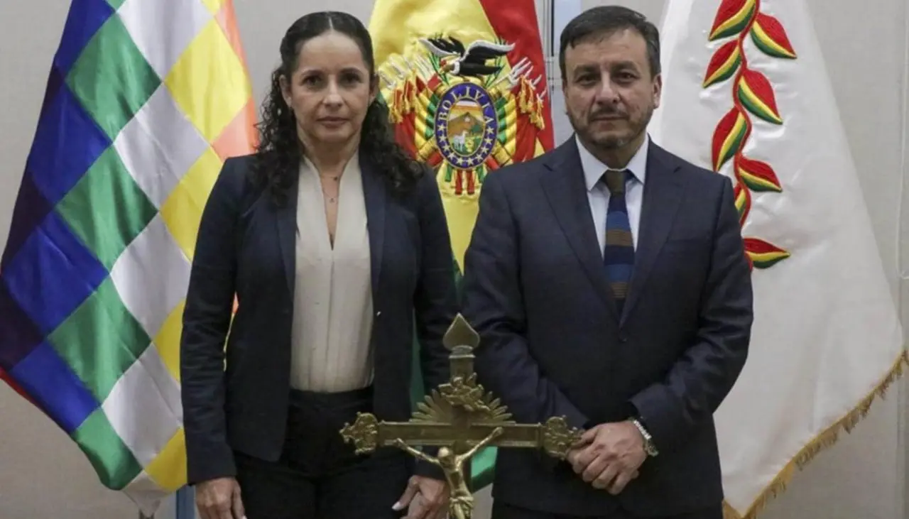 En su carta de renuncia, expresidenta de YPFB sugiere explorar “nuevas rutas de gestión” para la petrolera estatal