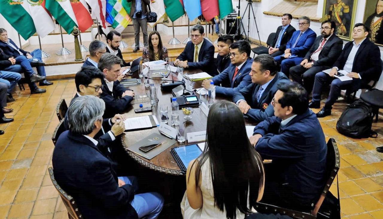 “El Estado se construye desde las regiones”: Rodrigo Paz y gobernadores instalan reunión por el 50-50
