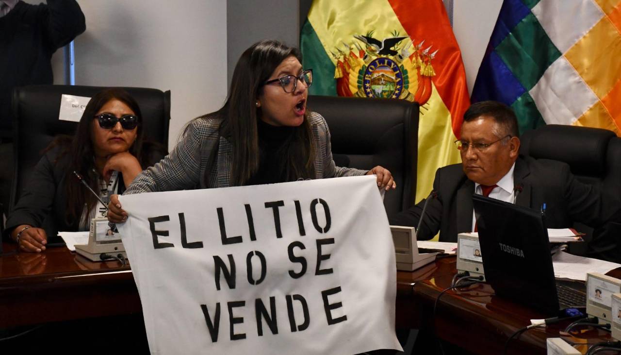 Diputada Claros denuncia “compra de votos” para aprobar contratos del litio y dice que no se toma en cuenta a los subproductos 
