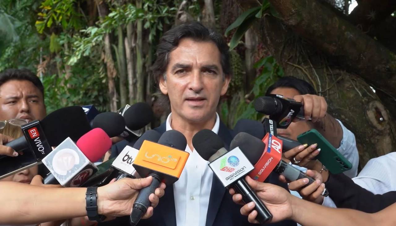 Manuel Saavedra instruye retirar retratos de autoridades de las oficinas municipales cruceñas