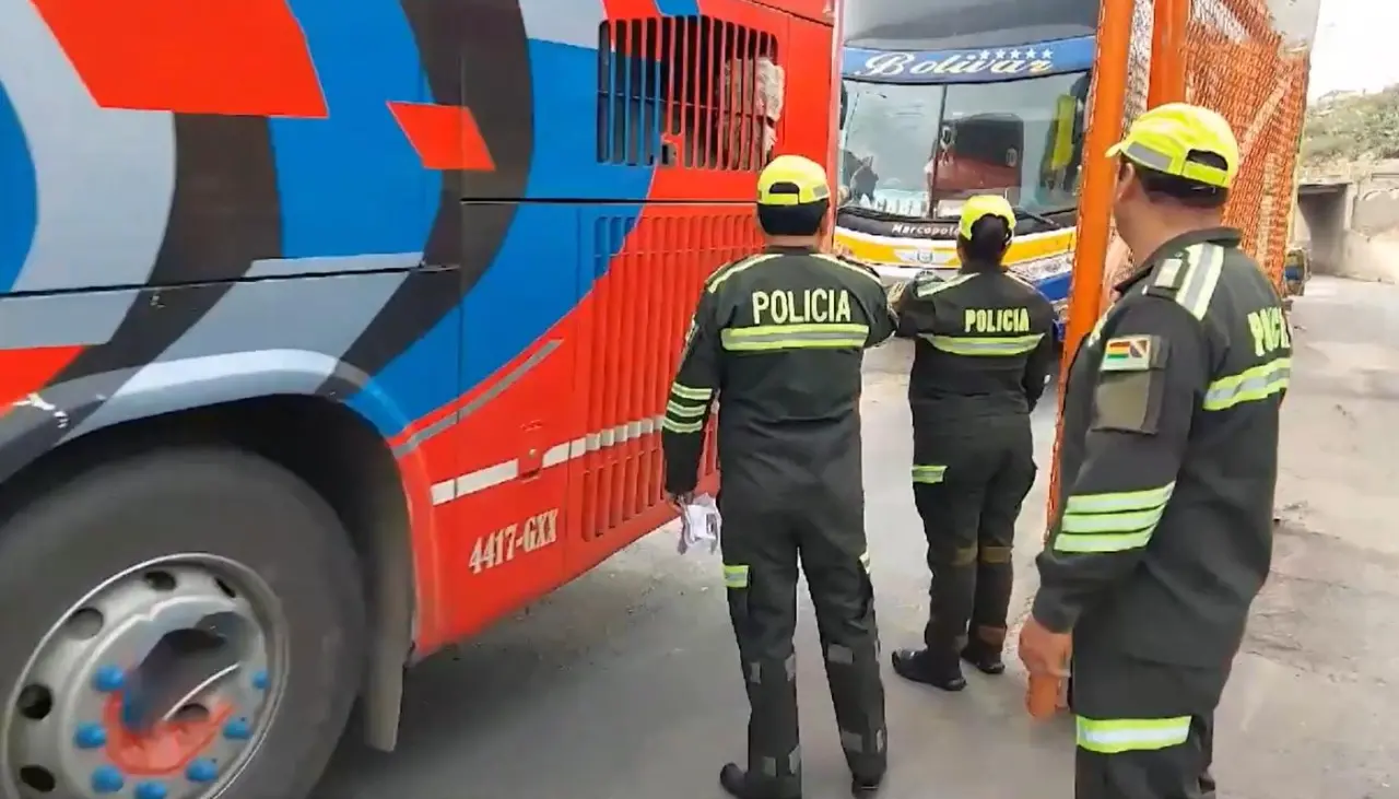 Aprehenden a chofer que pretendía conducir un bus de Cochabamba a Chile en estado de ebriedad