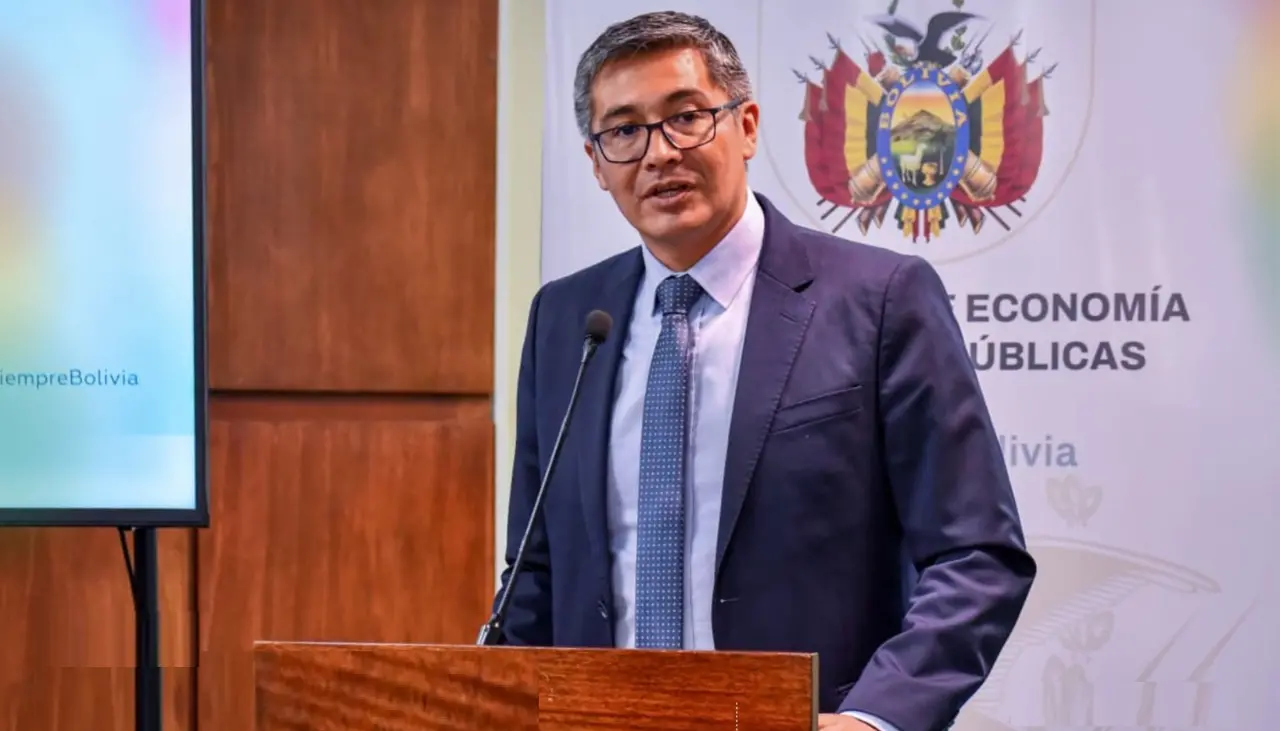 Ministro de Economía dice que el pago de pensiones, jubilaciones y seguros están garantizados