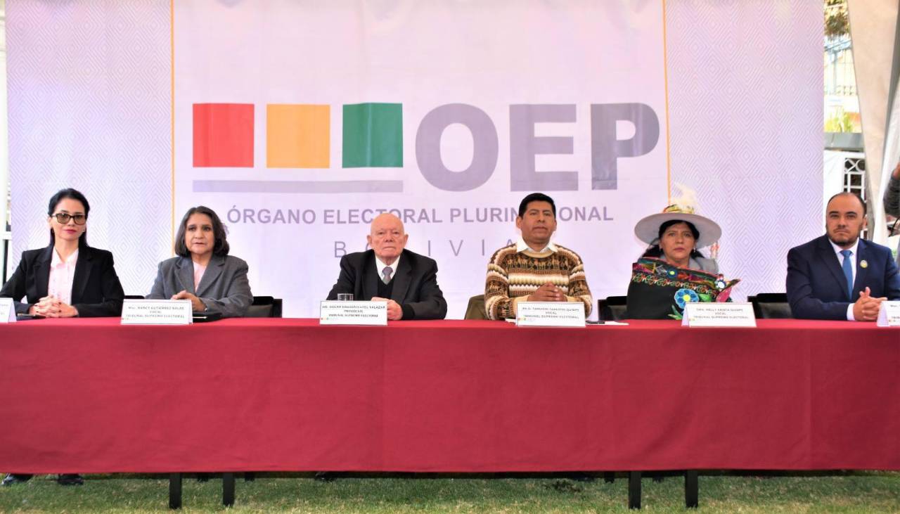 “No vamos a trabajar bajo presión”: Vocal del TSE tras advertencia de cocaleros por Evo Morales
