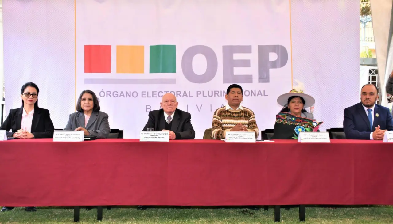 “No vamos a trabajar bajo presión”: Vocal del TSE tras advertencia de cocaleros por Evo Morales
