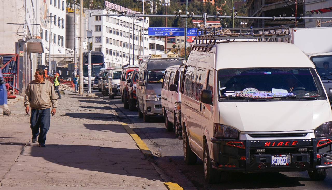 Escasez de combustible: “Vamos a presentar un proceso penal contra las autoridades”, señala dirigente del transporte