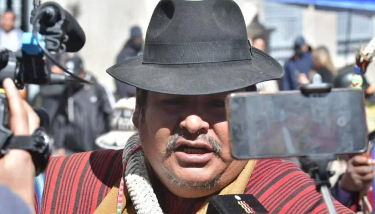 Campesinos que bloquean La Paz exigen investigar la aprehensión de su dirigente, Vicente Salazar