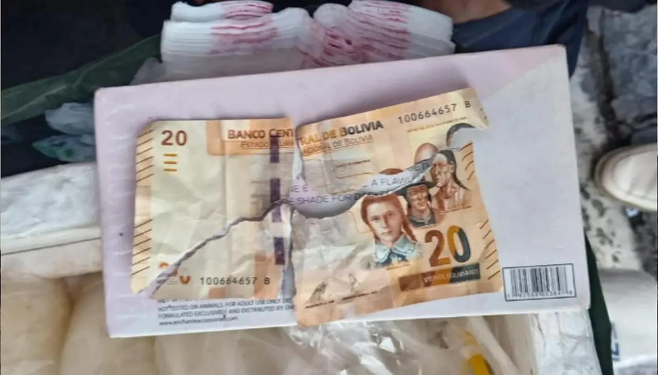 “No hagan daño a la gente pobre”: Vendedora de desayunos denuncia que le pagaron con billete sustraído del accidente aéreo 