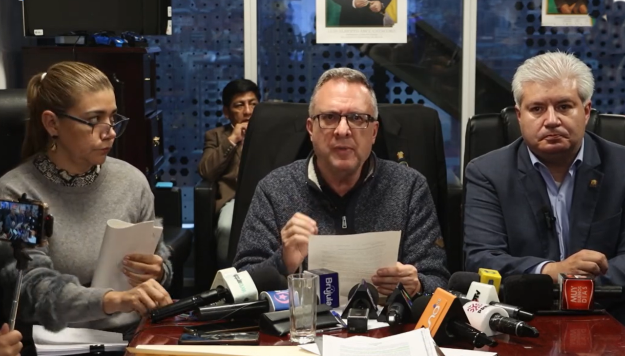Botrading: Informe de oposición dice que es una “empresa ficticia” y hay indicios de “sobreprecios, pagos sin contrato, pagos en exceso y tratos privilegiados”
