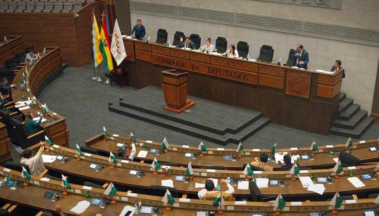 Diputados del PDC aguardan convocatoria para definir jefatura de bancada pese a diferencias